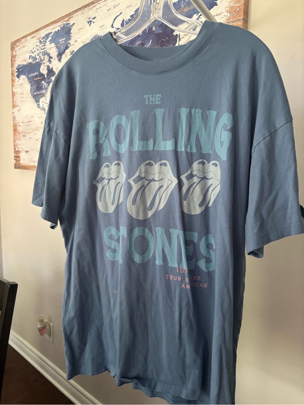 6 x AE Women’s Graphic Band and Vintage Tees